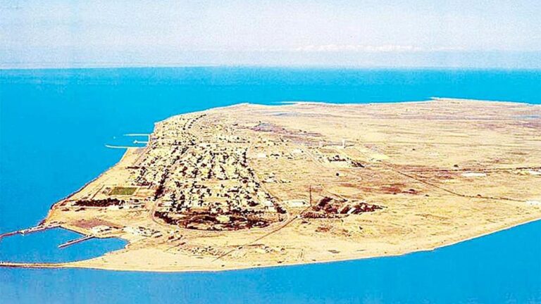 فيلكا.. جزيرة كويتية تجمع البحر والتاريخ